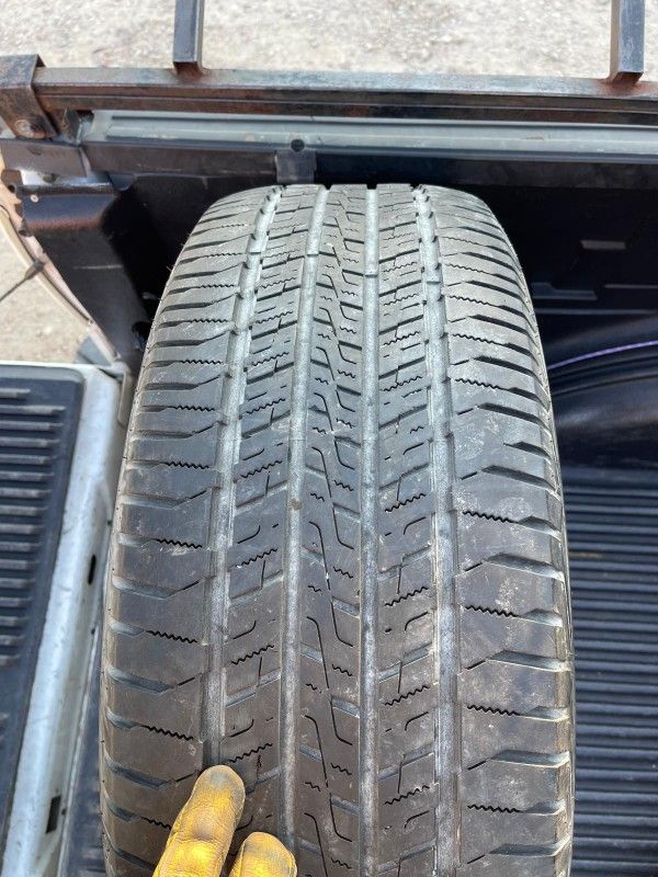 1)275/60/20 Pathfinder $40 No Instalation Only Pick Up