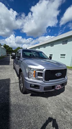Ford F150 2020 2.7 L 4x4 like new