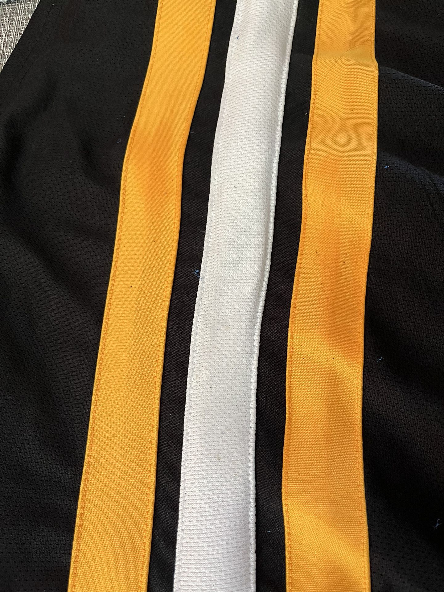Boston Bruins Jersey XL for Sale in East Providence, RI - OfferUp