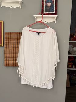 LADIES BRAND NEW WHITE BLOUSE IN A 2XL SIZE BY AGB WITH $58 PRICE TAGS ON IT STILL