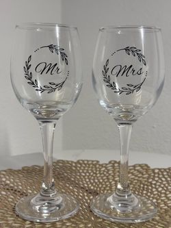 Mr & Mrs Wedding Wine Glass Set