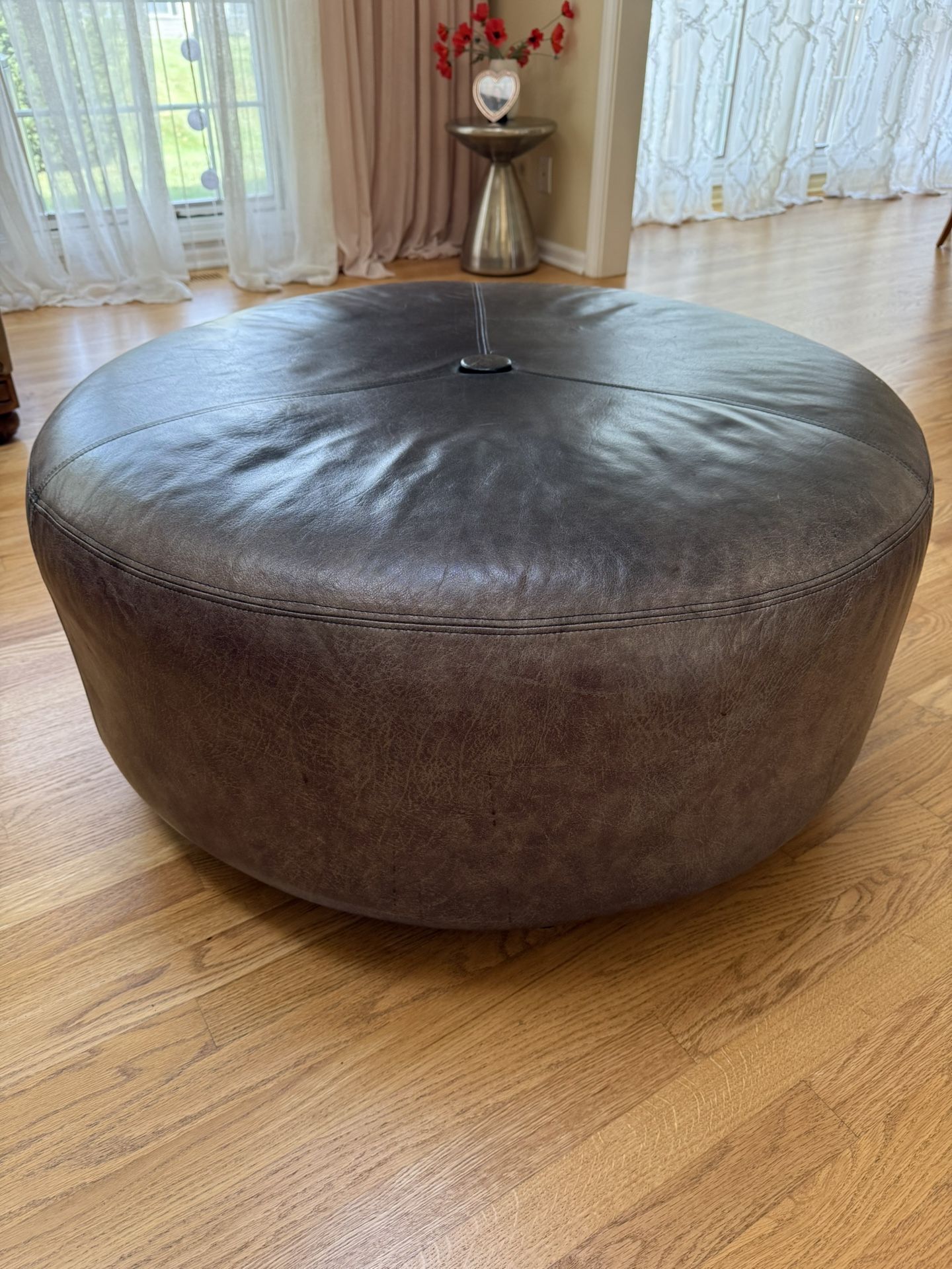 ★★★★★   Genuine Leather Round Cocktail Ottoman