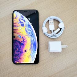 iPhone Xs - UNLOCKED - Like New