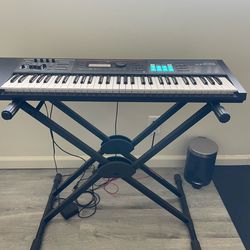 Roland Juno-DS61 Keyboard + Stand + Sustain Pedal