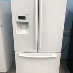 White French Door Refrigerator With Ice And Water Dispenser 