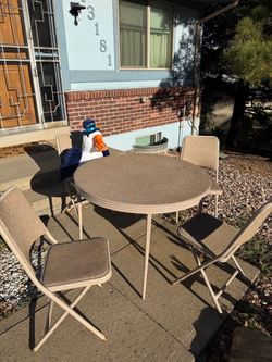 Vintage Durham 5-piece Round Table & Folding Chair Set