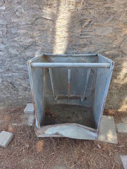 Metal Livestock Feeder