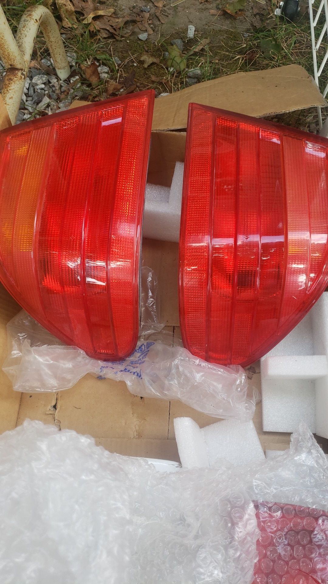 Pair of 96-99 Mercedes OEM Rear Light Assembly