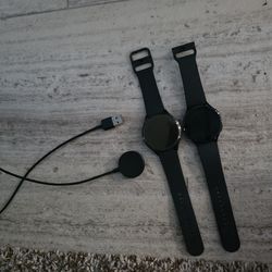 Samsung watches, 1 watch cover and 1 charger