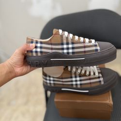 BLACK BURBERRY SHOES