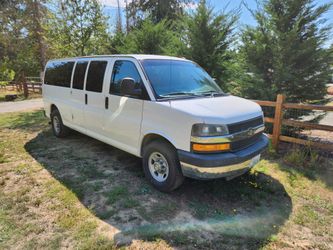 2013 Chevrolet Express LT 3500 V8 6.0 15 Passenger 