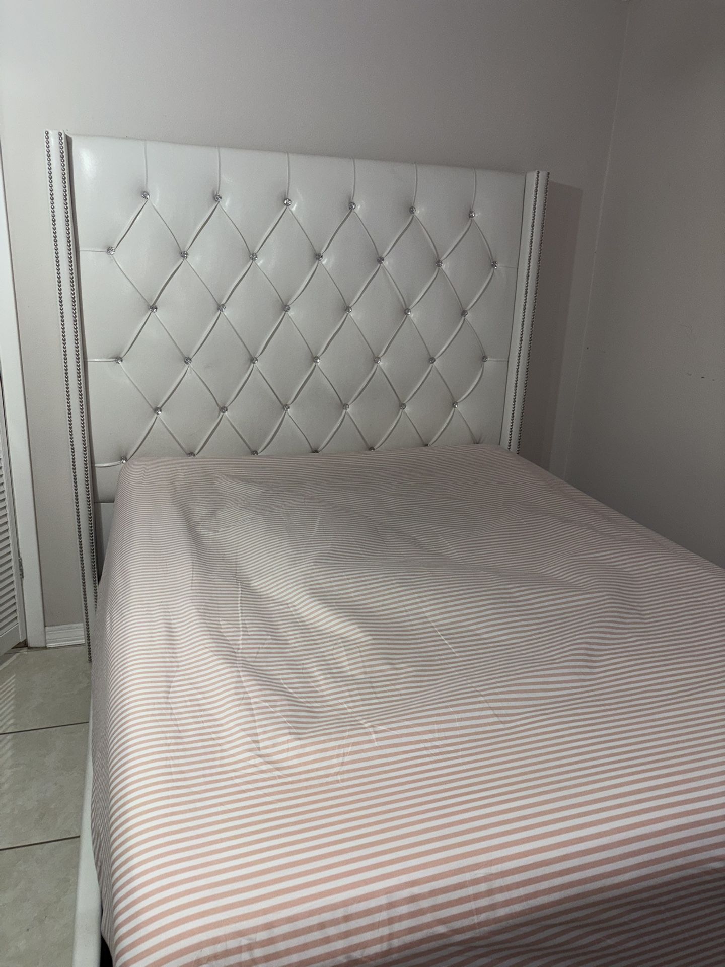 Queen Bed With Headboard And Frame Nice Set 