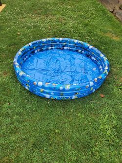 Kids inflatable swimming pool