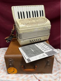 Rivoli C40 Vintage Italian Piano Accordion 12 Bass 25 Key With Original Case