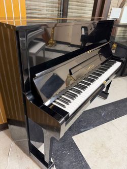 Gloss Black Yamaha U1 (H Series) — Artist Bench Included, Free Delivery & First Tuning