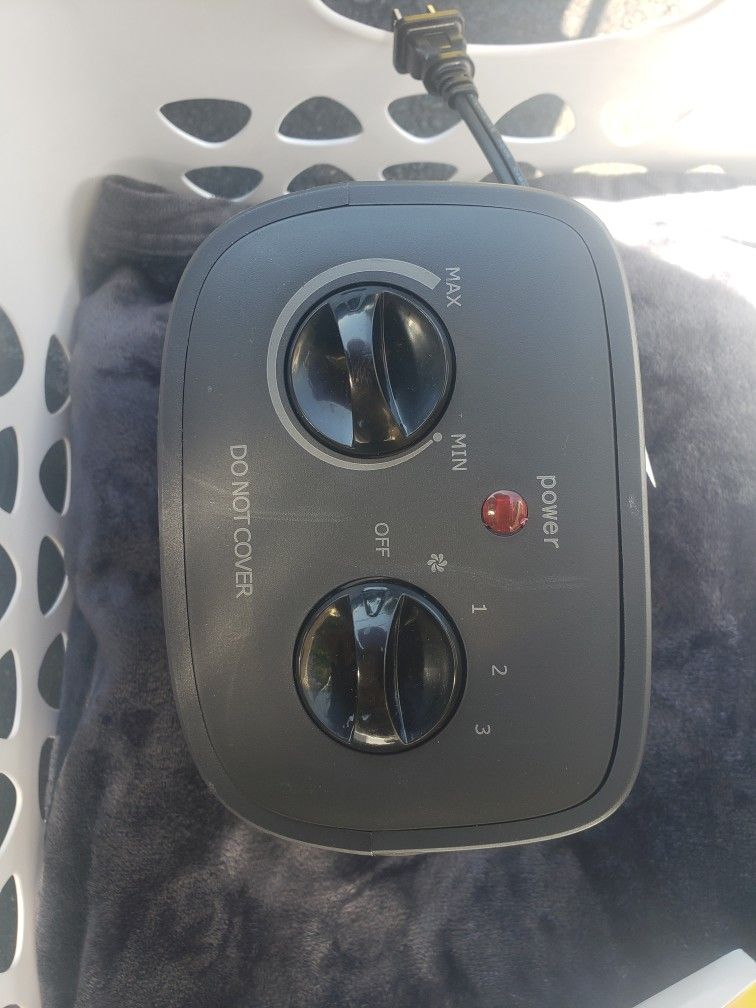 Black & Decker Personal Ceramic Heater for Sale in Visalia, CA