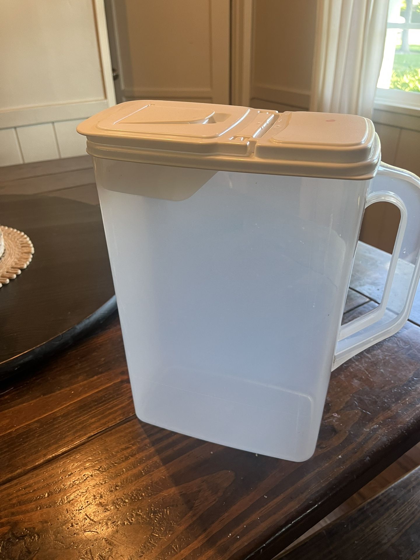 Cat/dog Food Container