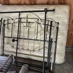 Queen Bed 