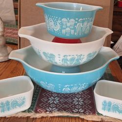 Vintage pyrex bowls plus