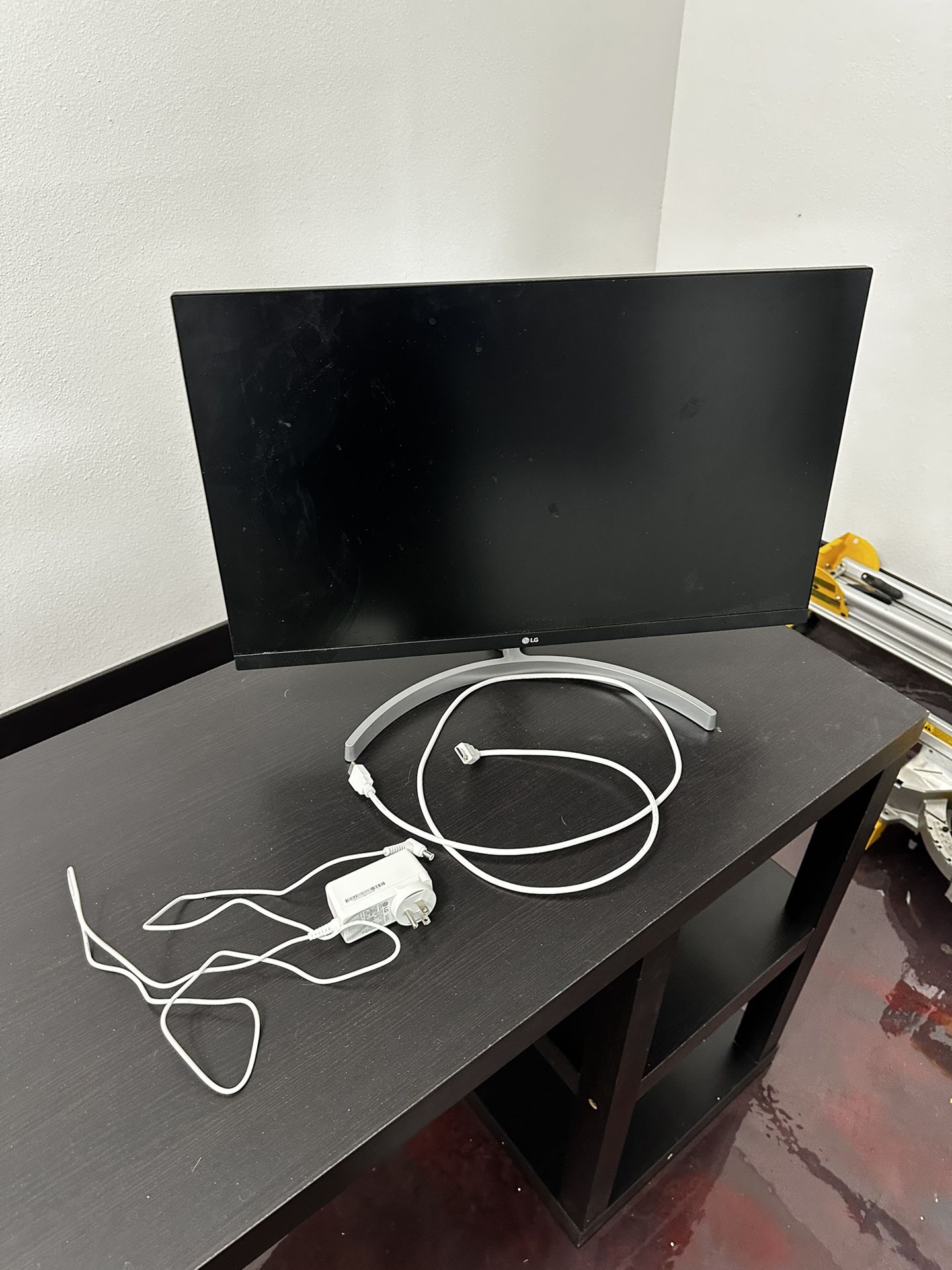 27” LG Computer monitor