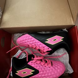Girls Soccer Shoes 
