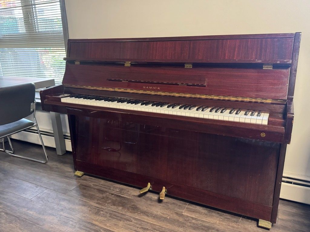 Samick Mahogany Finished Upright Piano