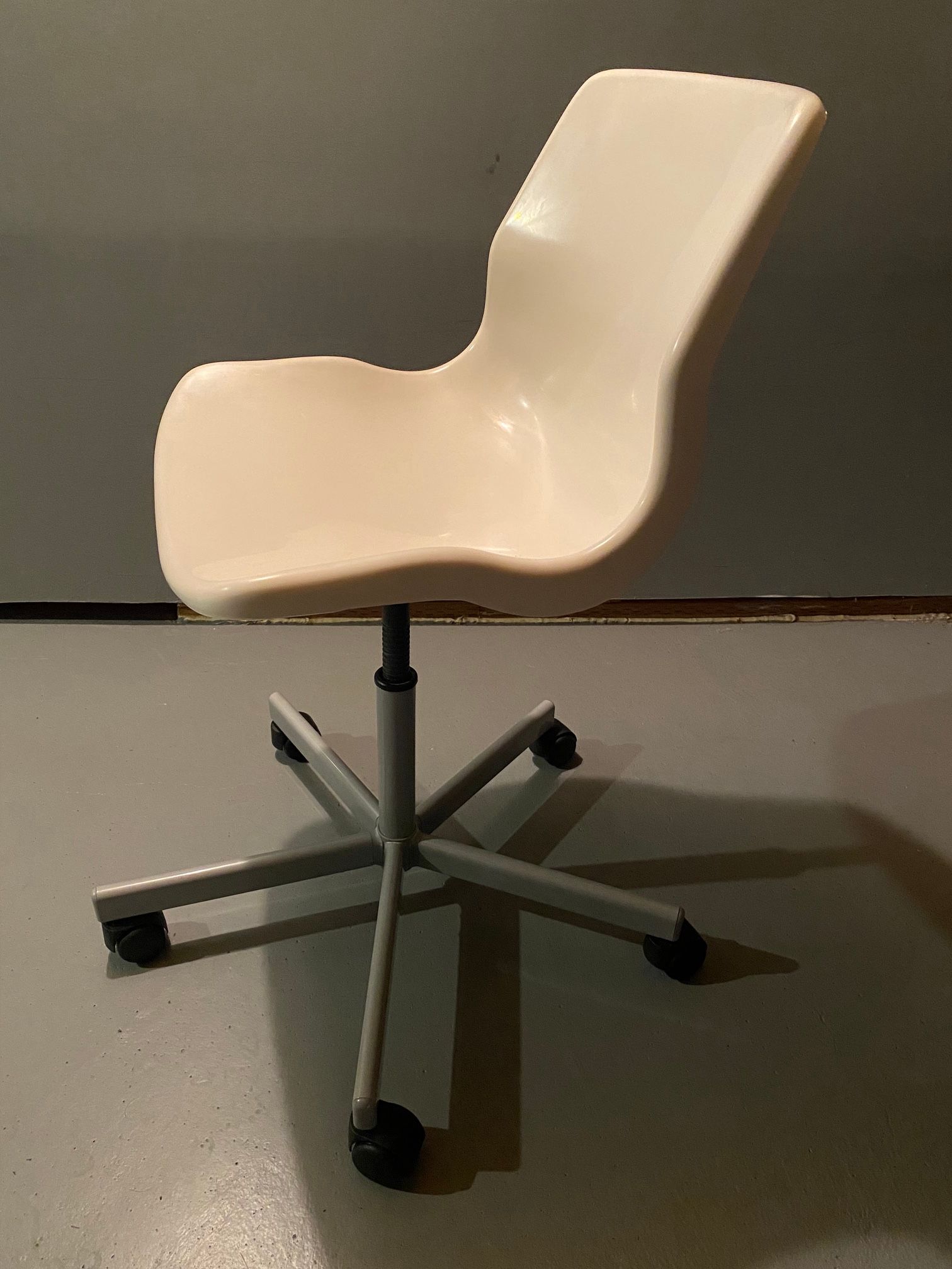 VINTAGE IKEA SNILLE SWIVEL DESK CHAIR in WHITE COLOR