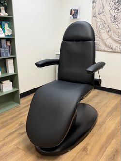 Skin Act Treatment Chair