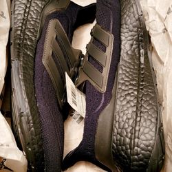 Size 8.5 Adidas Ultraboost 21 Triple Black Running Shoes FY0306 Mens Athletic.
New with box.
