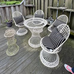 1970s Vintage Russell Woodard MCM Patio Set (4 Chairs + Table In Fiberglass)