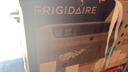 Frigidaire 10,000 BTU room air conditioner 230 V