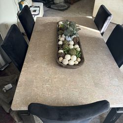 Like New Dining Room Table 