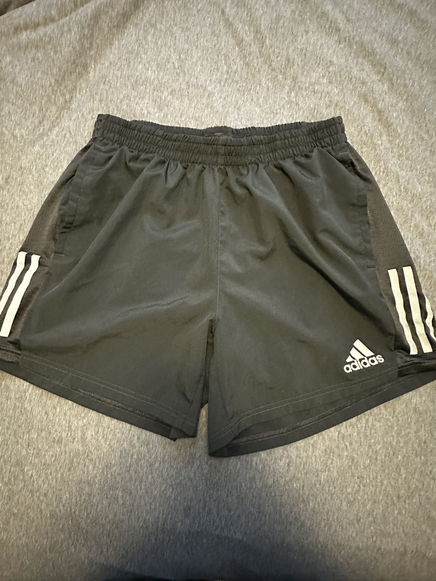Adidas Aeroready 5” lined shorts with Signature Stripes (L)