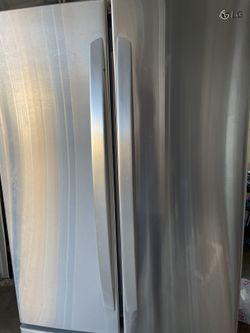 LG Refrigerator Works Perfectly