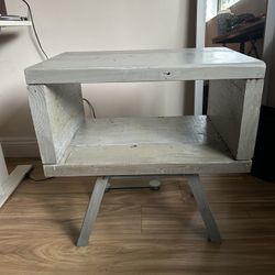 2 Nightstands/ Bedside Tables