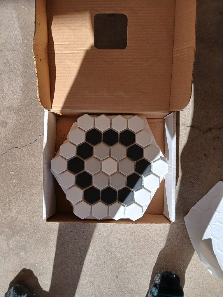 : Festival Rosette 1.5 in. Ceramic Hexagon Mosaic (White/Black)