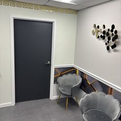 Salon Suite 295$and Up Per Week