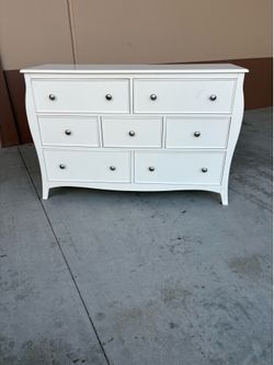 COASTER Fine Furniture Dominique 7-Drawer Youth Dresser in Classic White Item#400563