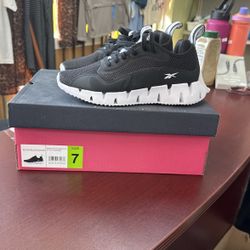 Reebok, Black And White Size 7 $29.99