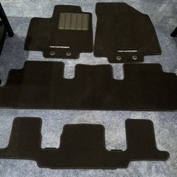 2022 - 25 Nissan Pathfinder Genuine 4 Piece Black Carpeted Mats 