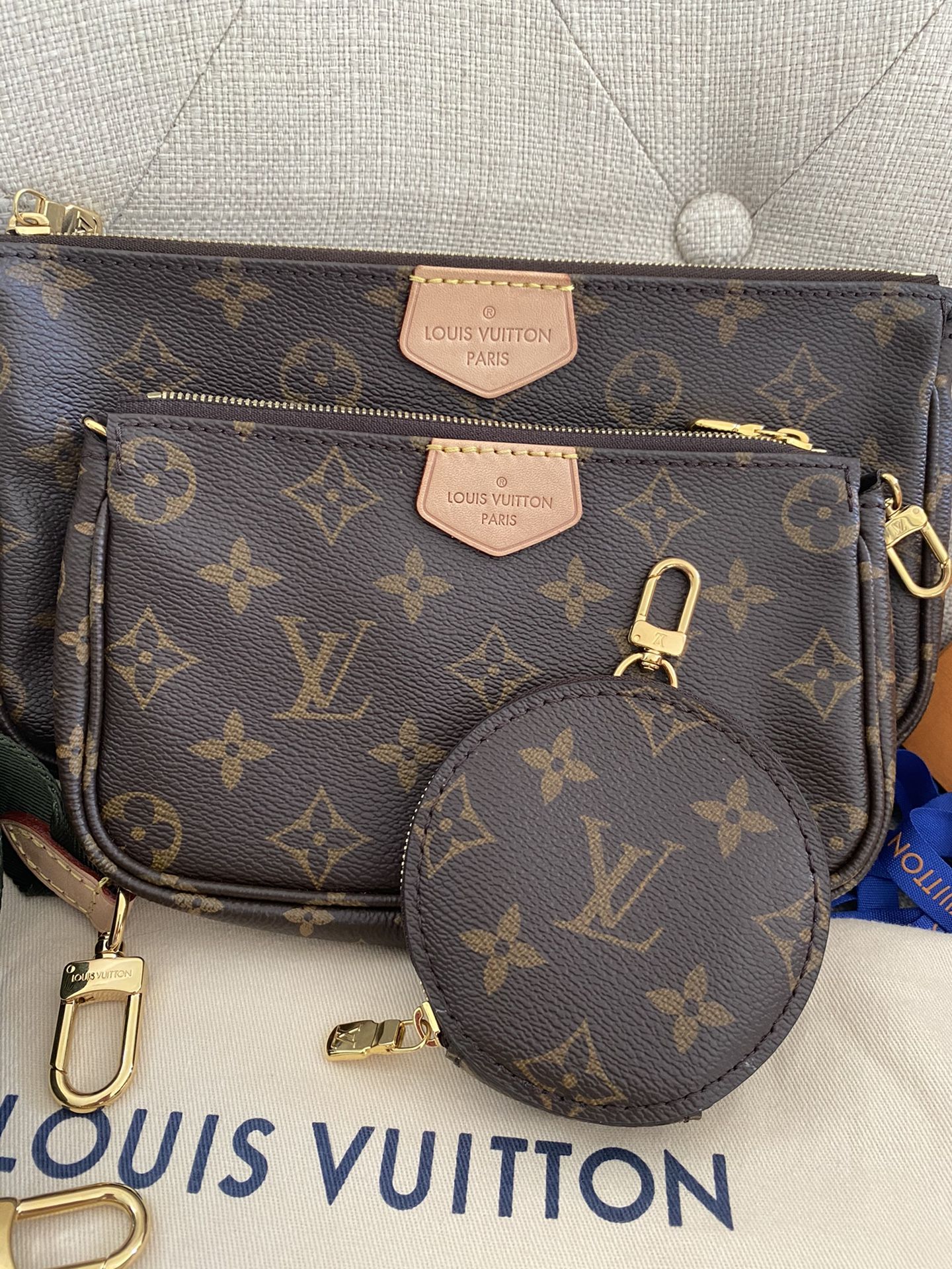 Authentic Louis Vuitton LV Accessories Pouch Bag Pochette Accessoires  Monogram for Sale in Menifee, CA - OfferUp