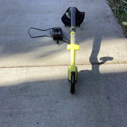 RYOBI Weed Heater battery Operator Charger Is Included. Excellent Condition Works Perfect.