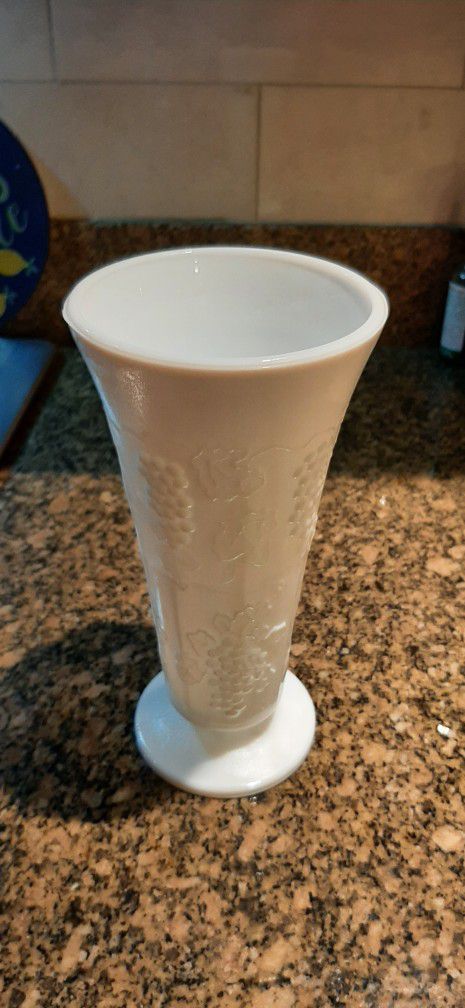 Milk glass vase. GRAPES & LEAVES PATTERN 