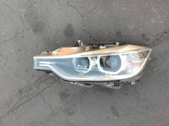 2012-2015 bmw 3 sedan Xenon Hid headlights (adaptive) with all the accessories OEM.