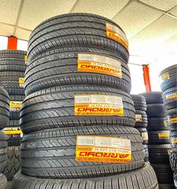 225/65/17 Arroyo vendo Tires con 50.000 millas se garantía