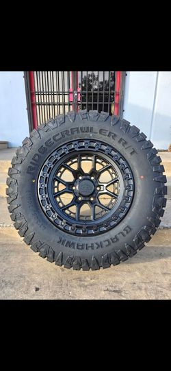 17" LOCK Commando w/ 33" Tires