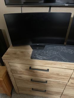 Two 27 Inch Curved Dell Monitors With 165Hz And 2560x1440p Resolution