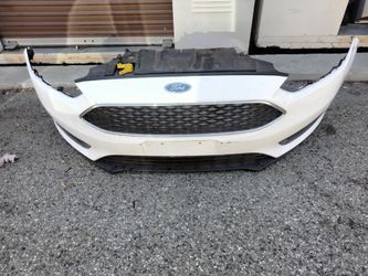 2015-2018 Complete front bumper with all the accessories OEM.