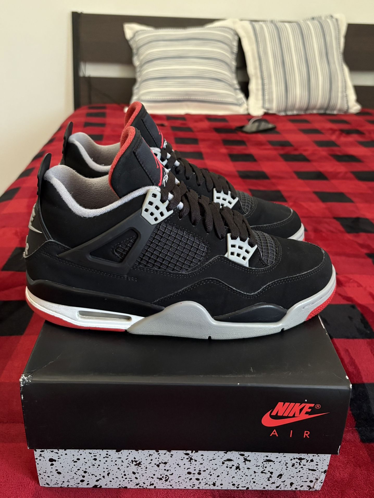 Air Jordan 4 Retro Bred 2019 Size 9