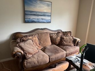 FREE LIVING ROOM FURNITURE